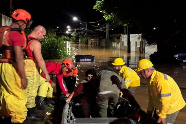 Rio das Ostras segue em estado de atenção após temporal que atingiu a cidade