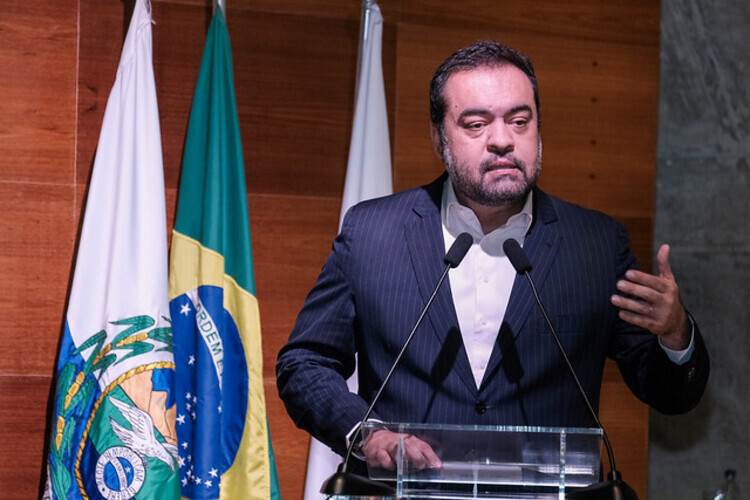 Cláudio Castro oficializa renúncia ao Governo do Estado para se candidatar ao Senado