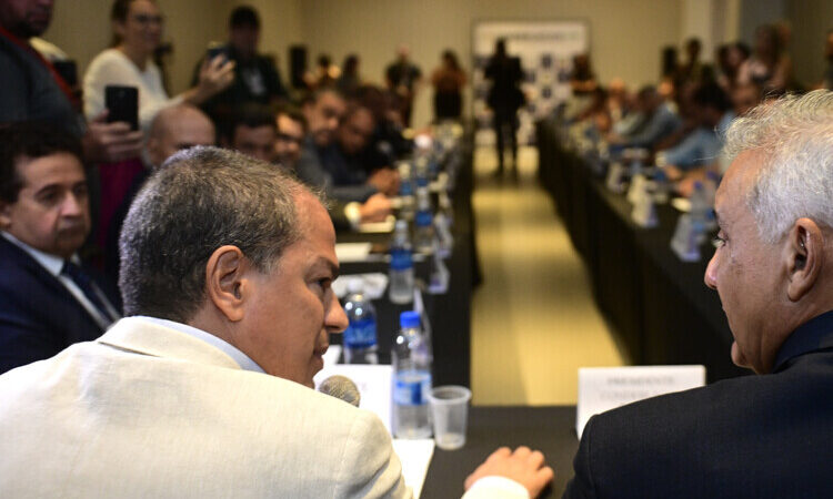 Prefeitos se reúnem em Cabo Frio contra a redistribuição dos royalties do petróleo