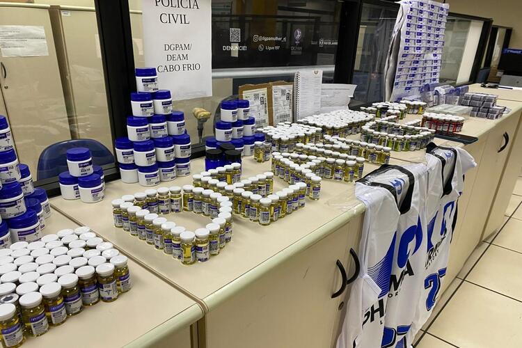 Homem é preso com R$ 100 mil em anabolizantes e medicamentos controlados, em Cabo Frio