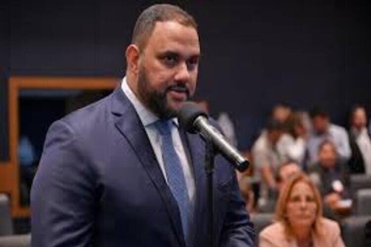Alerj exonera 40 assessores de Thiago Rangel e economiza R$ 220 mil