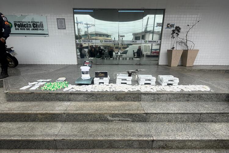 Polícia apreende submetralhadora em Campos e mais de 30 kg de drogas