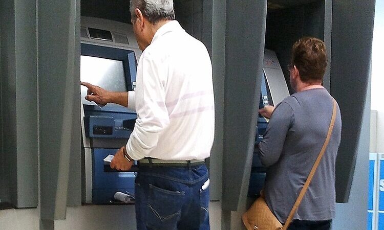 INSS paga segunda parcela do 13º a aposentados e pensionistas