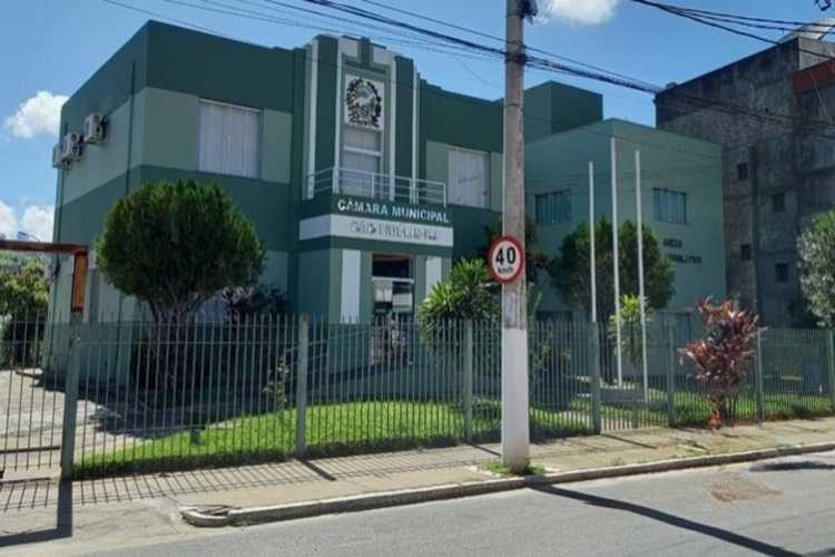 Suspeita de ‘rachadinha’: mandados de busca e apreensão cumpridos na Câmara de São Fidélis