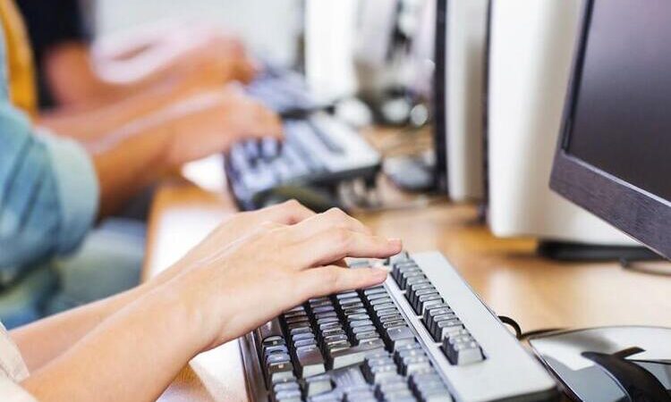 Rio das Ostras abre inscrições para 220 vagas em cursos gratuitos de informática