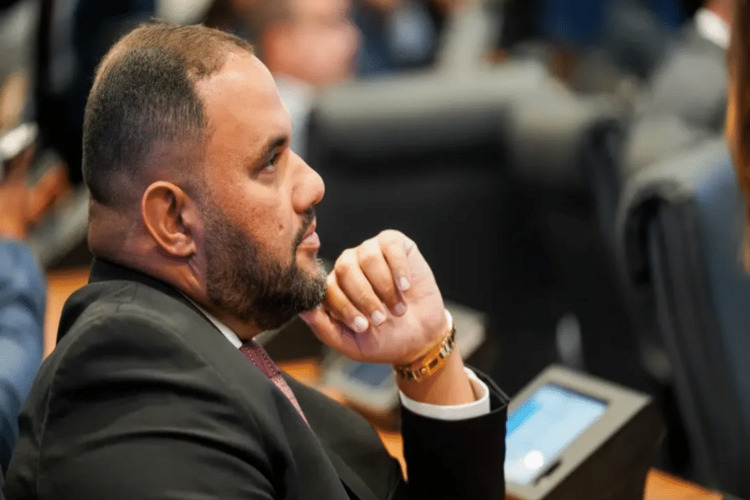 Alerj decide afastar Thiago Rangel
