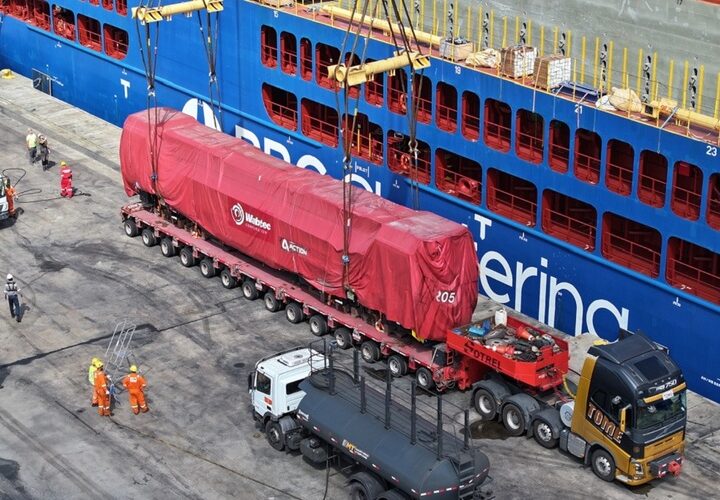 Para a Austrália: Porto do Açu realiza primeira exportação de locomotiva