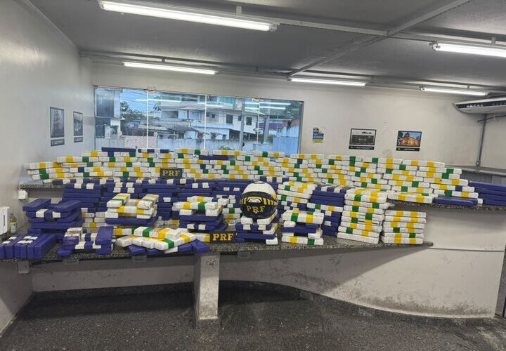 PRF apreende mais de 200 quilos de maconha em caminhão, em Campos