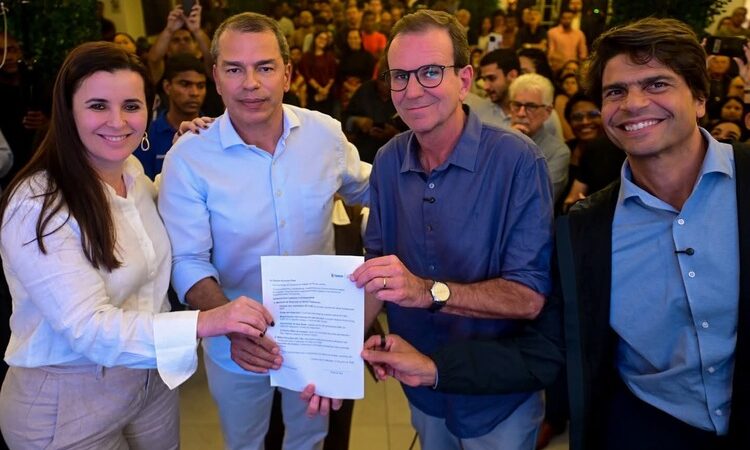 Eduardo Paes e Frederico Paes se encontram em Campos