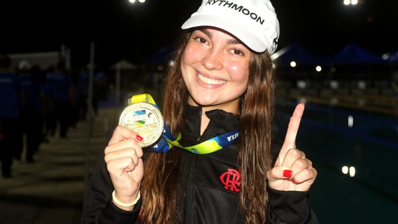 Nicole de Thuin é ouro no revezamento 4x100m livre no Brasileiro Interclubes