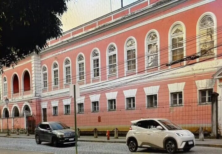 Descendente de Dom Pedro I é “despejado” do palácio imperial em Petrópolis