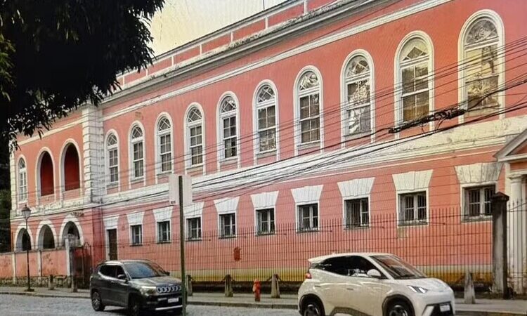 Descendente de Dom Pedro I é “despejado” do palácio imperial em Petrópolis