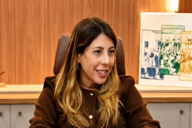 Carla Caputi anuncia a antecipação da primeira parcela do 13º em SJB