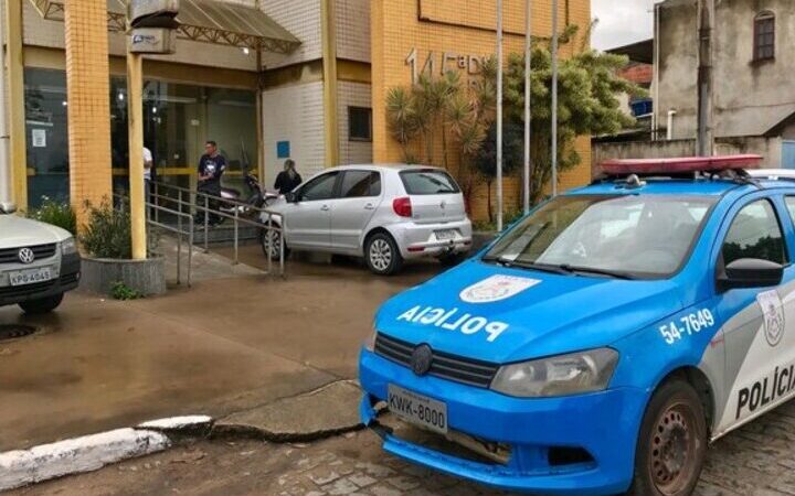 Quadrilha invade casa, rende moradores e roubam joias, moto e celulares em Atafona