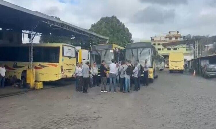 Itaperuna amanhece sem transporte público