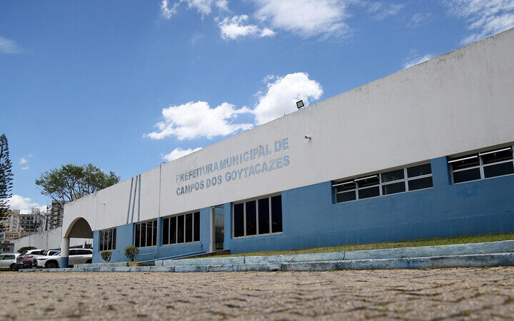 Prefeitura de Campos paga hoje 1º parcela do 13º salário