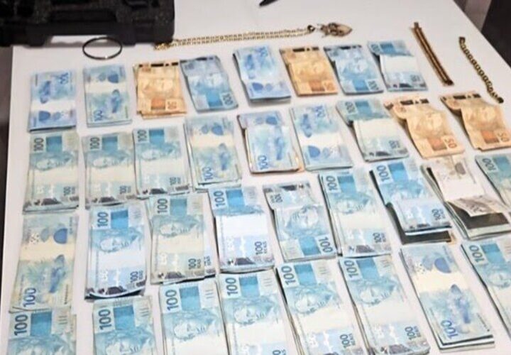 MP apreende R$ 21 mil na casa do deputado estadual Rafael Nobre