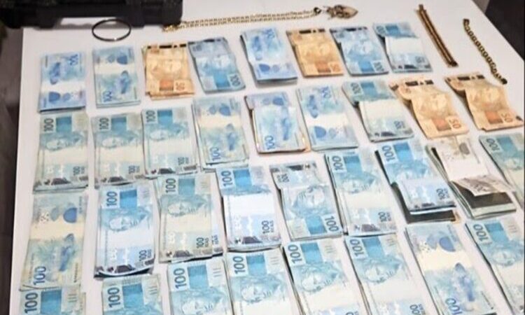 MP apreende R$ 21 mil na casa do deputado estadual Rafael Nobre