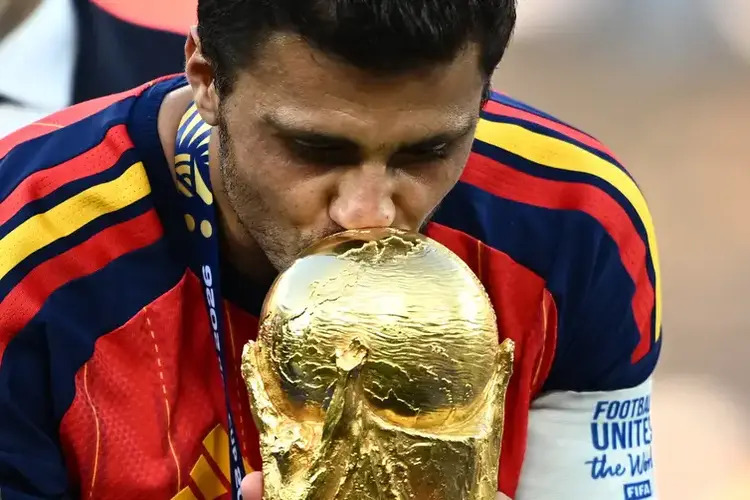 Espanha amassa a Argentina e conquista o Mundo