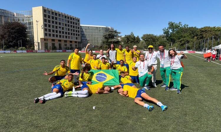 Brasil conquista Copa do Mundo de futebol unificado na França 