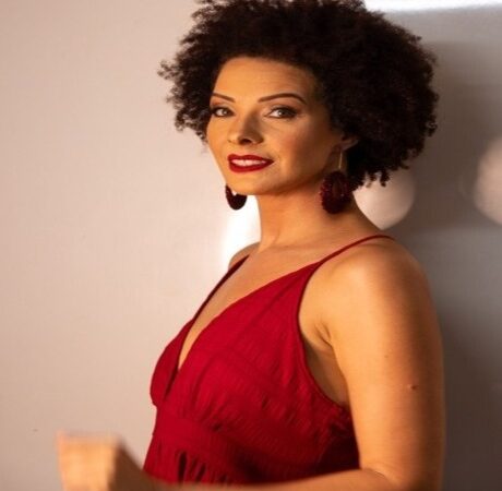 Daniele Souza estreia nesta quarta no Teatro Firjan Sesi Campos