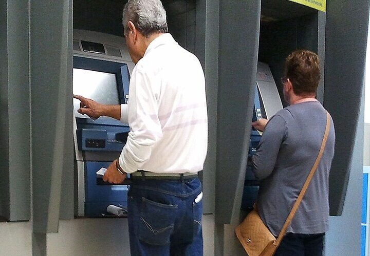 Governo do Estado paga salário de julho com recomposição de 5,62%