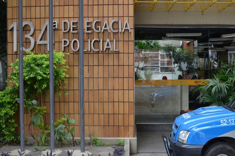Idoso é preso após esfaquear o filho em Campos