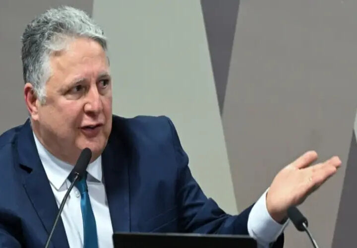 Garotinho troca de vice pela segunda vez às vésperas da campanha