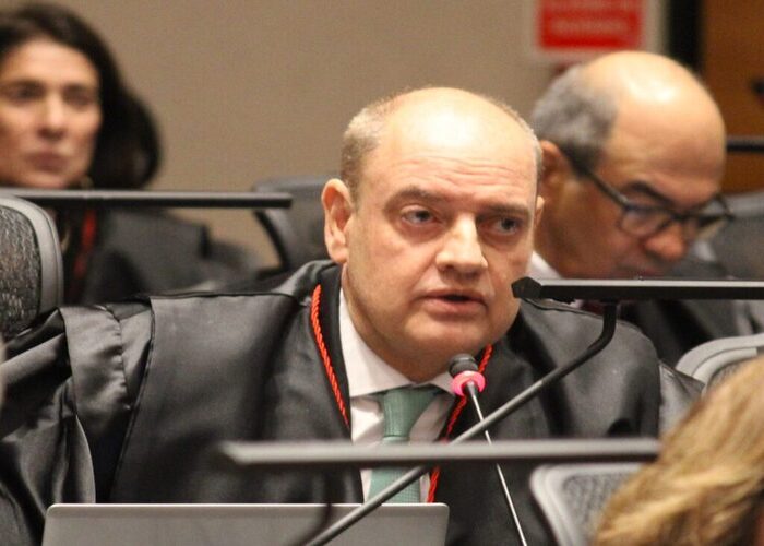 ERJ exonera 6,1 mil comissionados e prevê economia de R$ 221 milhões