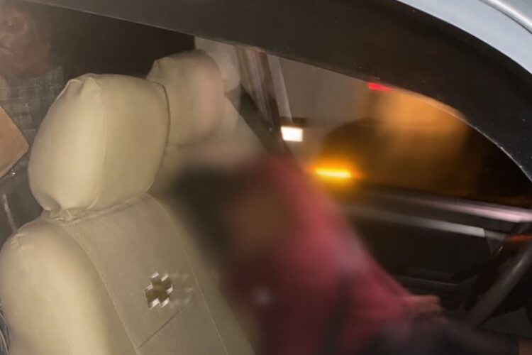 Entregador de aplicativo é morto a tiros dentro de carro na BR-356, em Campos