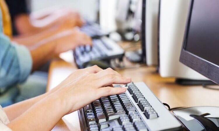 Rio das Ostras abre inscrições para 247 vagas gratuitas em cursos de informática