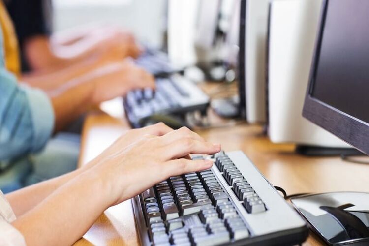 Rio das Ostras abre inscrições para 247 vagas gratuitas em cursos de informática