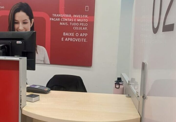 Procon Campos autua agência bancária por demora excessiva no atendimento