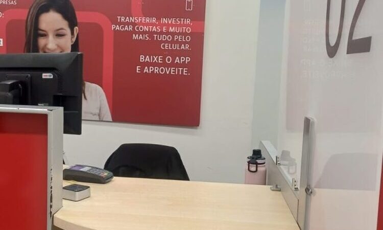 Procon Campos autua agência bancária por demora excessiva no atendimento