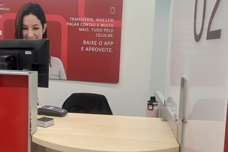 Procon Campos autua agência bancária por demora excessiva no atendimento