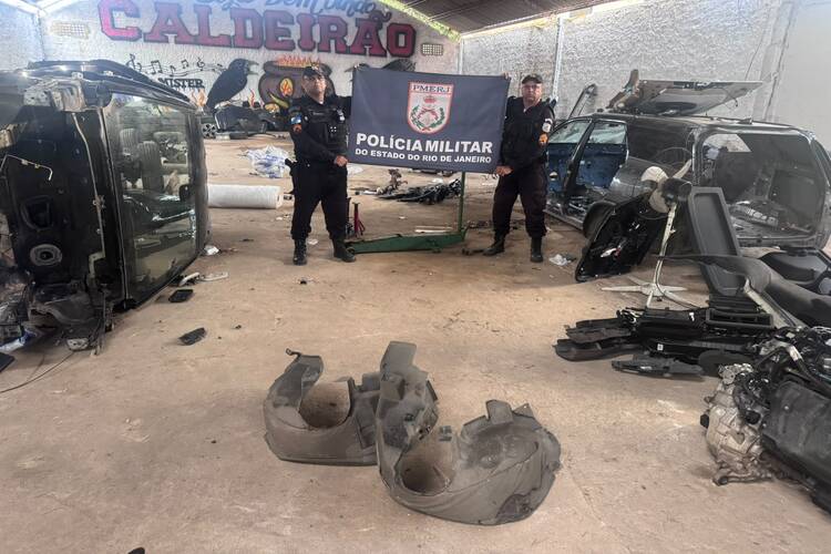 Polícia estoura imóvel usado para desmanche de veículos roubados, em Campos