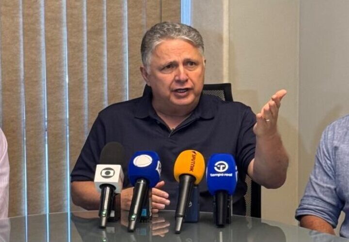 Garotinho nega desistência e afirma que continua candidato ao Governo do RJ