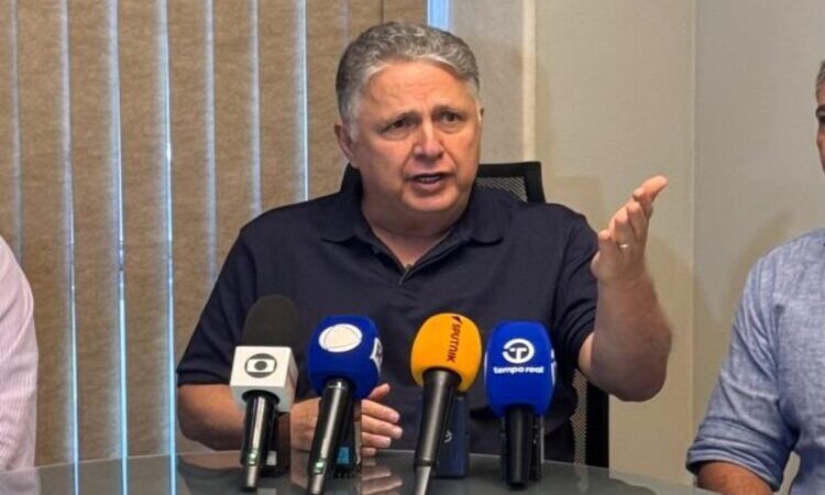 Garotinho nega desistência e afirma que continua candidato ao Governo do RJ