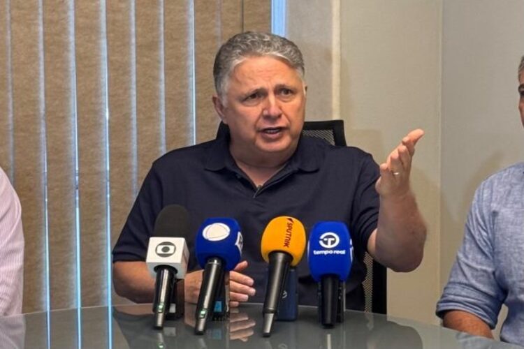 Garotinho nega desistência e afirma que continua candidato ao Governo do RJ