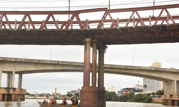 Técnicos realizam vistoria na Ponte Barcelos Martins em Campos l