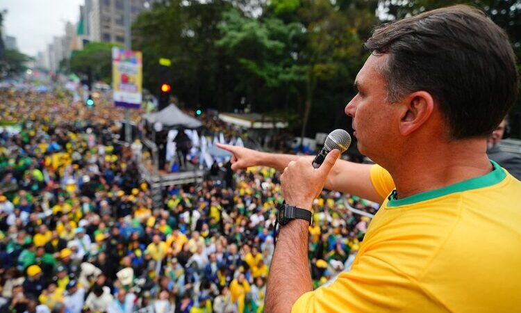 Flávio Bolsonaro em Macaé, Campos e Itaperuna no próximo sábado