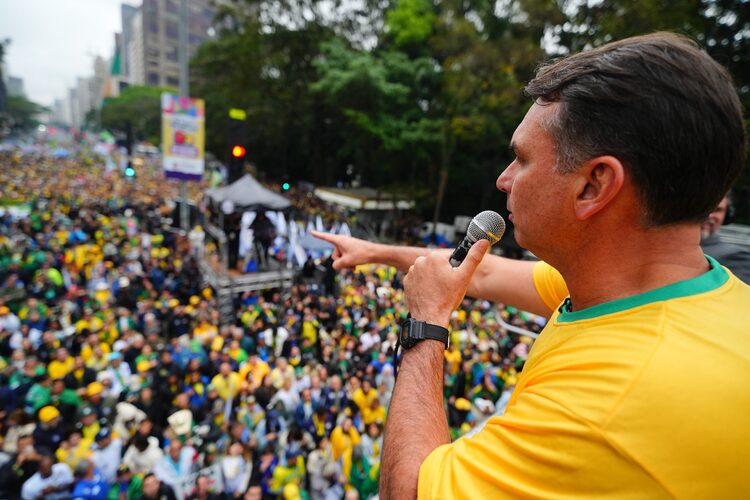 Flávio Bolsonaro em Macaé, Campos e Itaperuna no próximo sábado