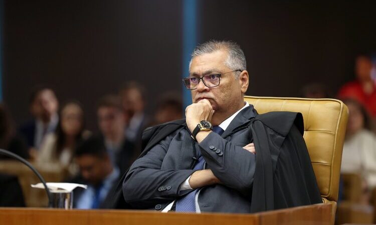 Dino devolve para julgamento processo que pode destravar royalties do petróleo