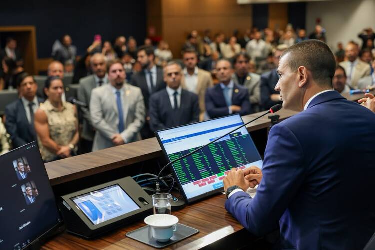 Ruas discursa na Alerj como governador eleito e defende união entre os Poderes