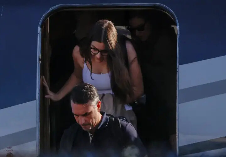 Aeronave com Flávio Bolsonaro e família pousa nos Estados Unidos