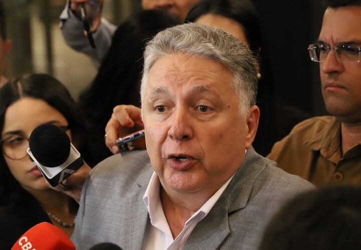 Garotinho desiste de recurso no TSE e pode dar vitória a Douglas Ruas no 1º turno