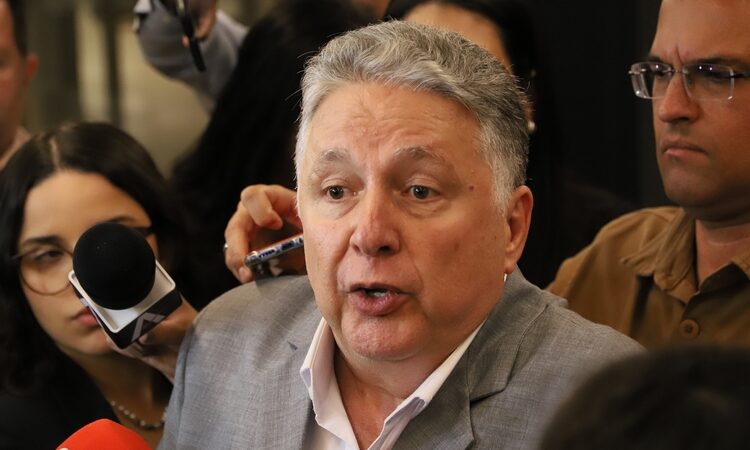 Garotinho desiste de recurso no TSE e pode dar vitória a Douglas Ruas no 1º turno