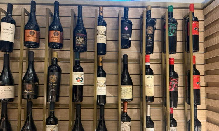 Operação da PF em Campos mira comércio ilegal de vinho argentino