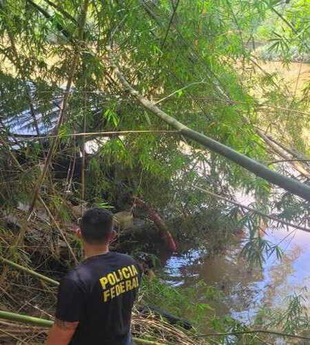 PF apreende equipamentos usados para mineração ilegal de ouro no Rio Muriaé