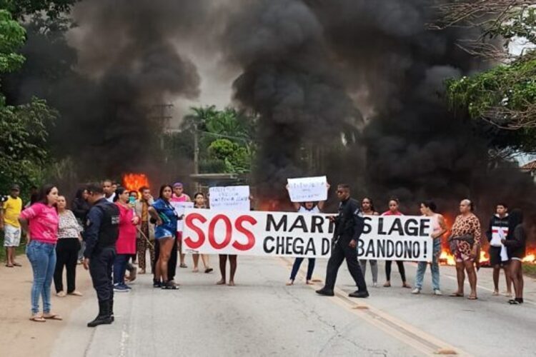 Protesto em Martins Lage fecha BR-356 pelo segundo dia seguido em Campos